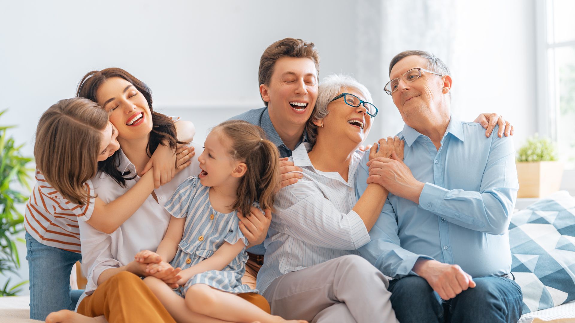 Casal idoso tranquilo em planejamento